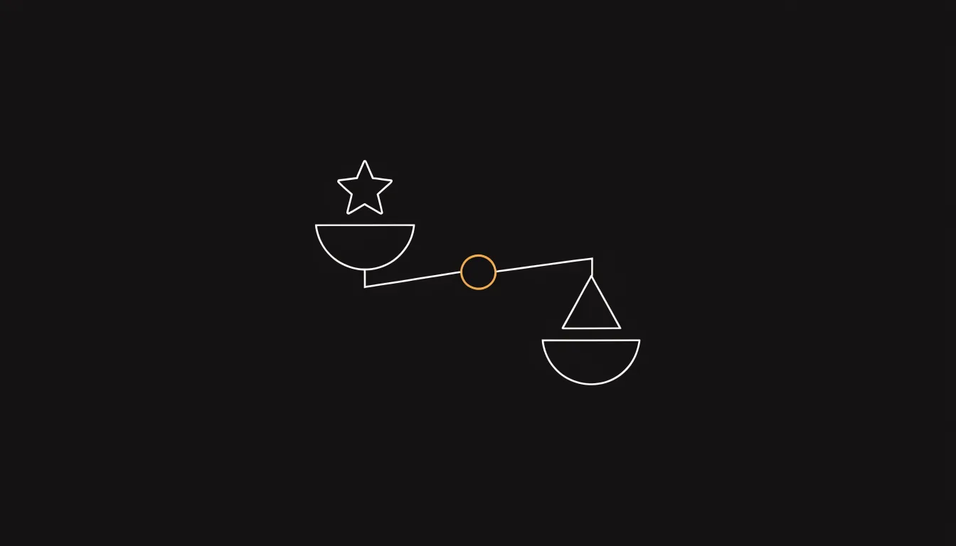 Illustration: Ein Avatar-Gesicht aus Schaltkreis-Linien neben einer Balkenwaage zwischen Chance und Risiko, der Angelpunkt leuchtet amber.